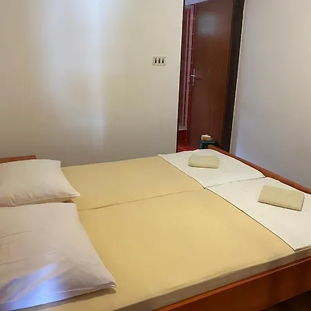 Mala Laguna Alloggio in famiglia Starigrad Paklenica